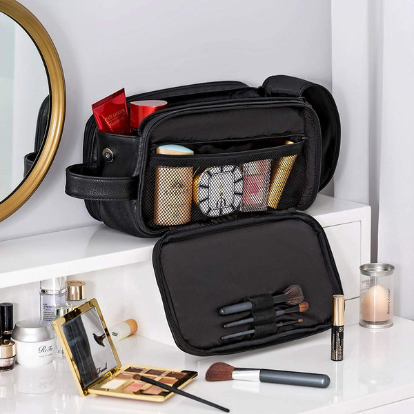 https://www.rockcowleatherstudio.com/cdn/shop/products/waterproofveganleathertoiletrybag_1_grande.jpg?v=1629973075